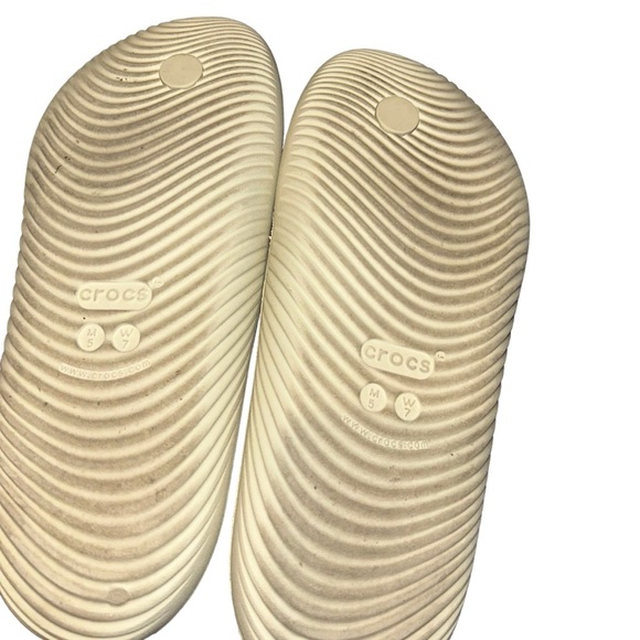 Crocs Mellow Recovery Flip Flops Women's size 7 cream bone Slip On Sandal - Picture 5 of 6